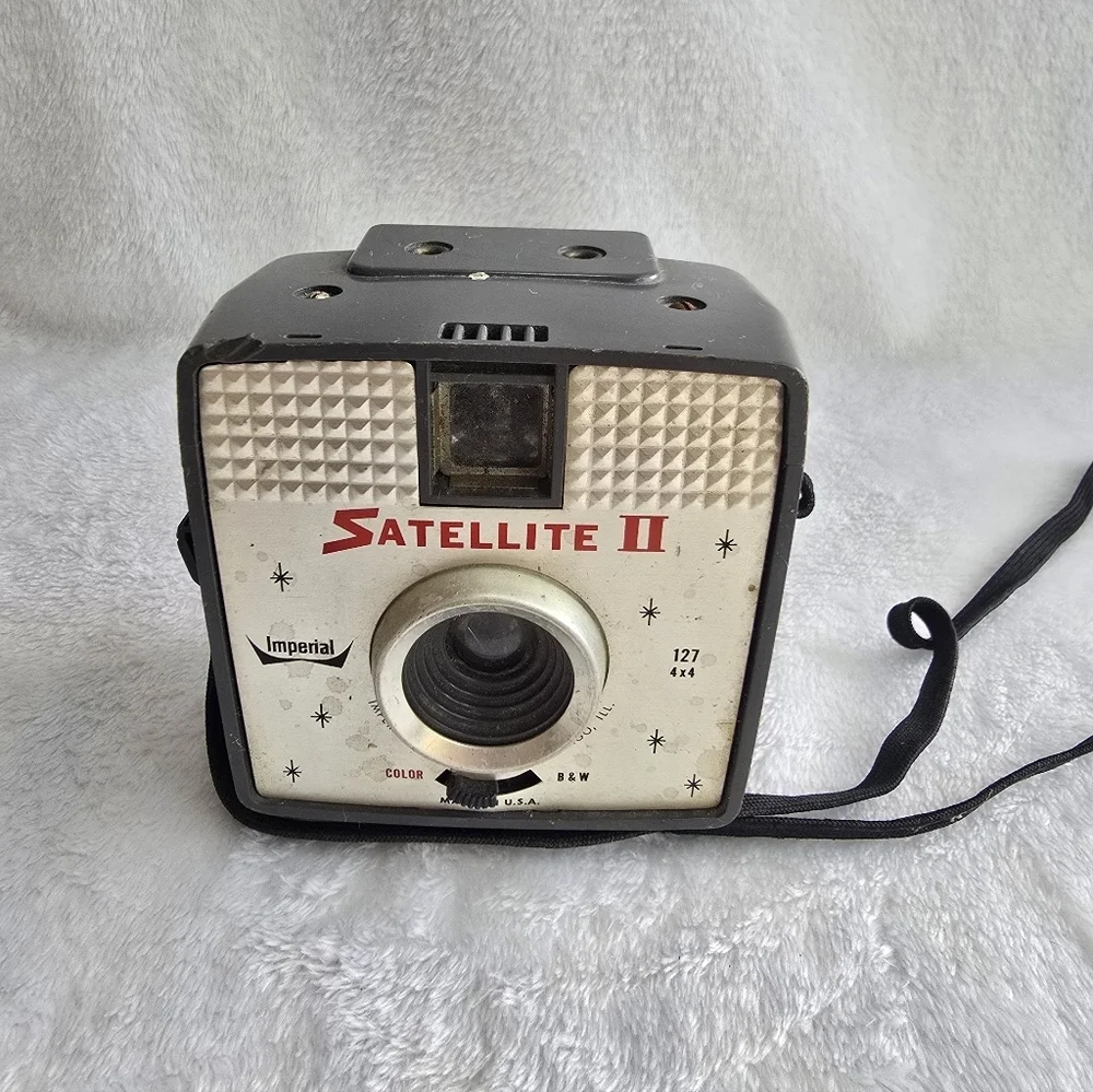 Vintage 1960s Imperial Satellite II 127 4x4 Box Camera